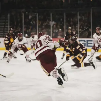 Eishockey Spiel Schlagschuss
